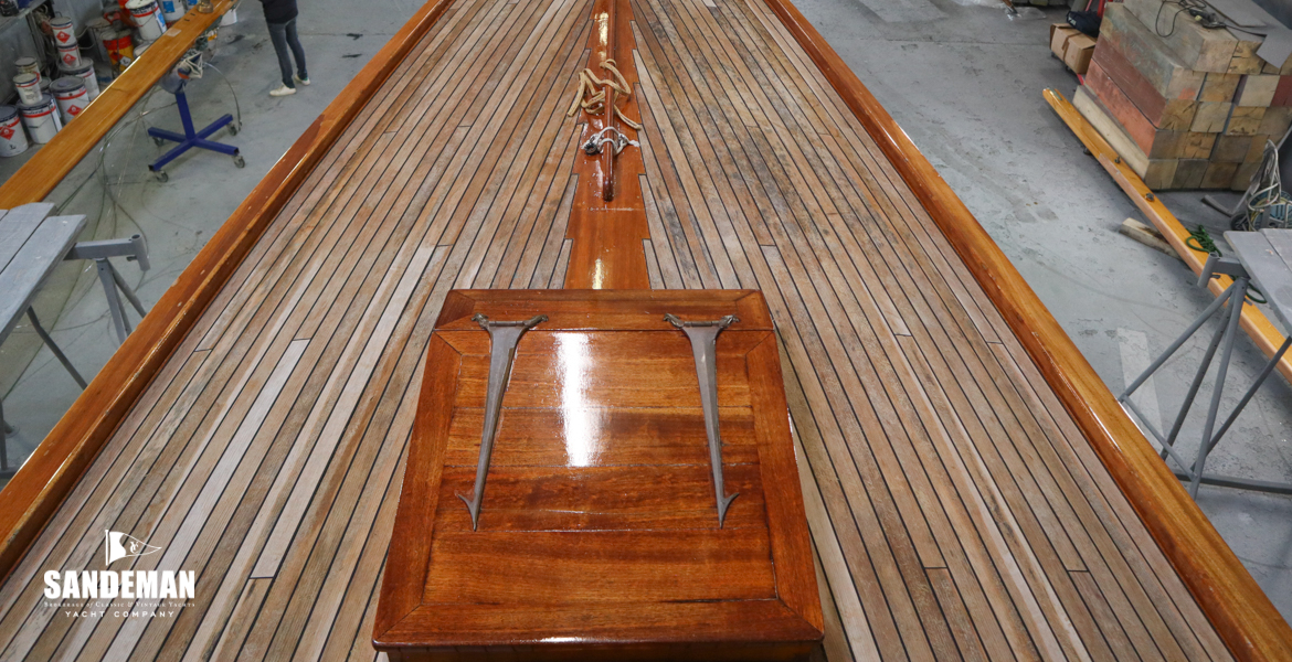 Foredeck view forward