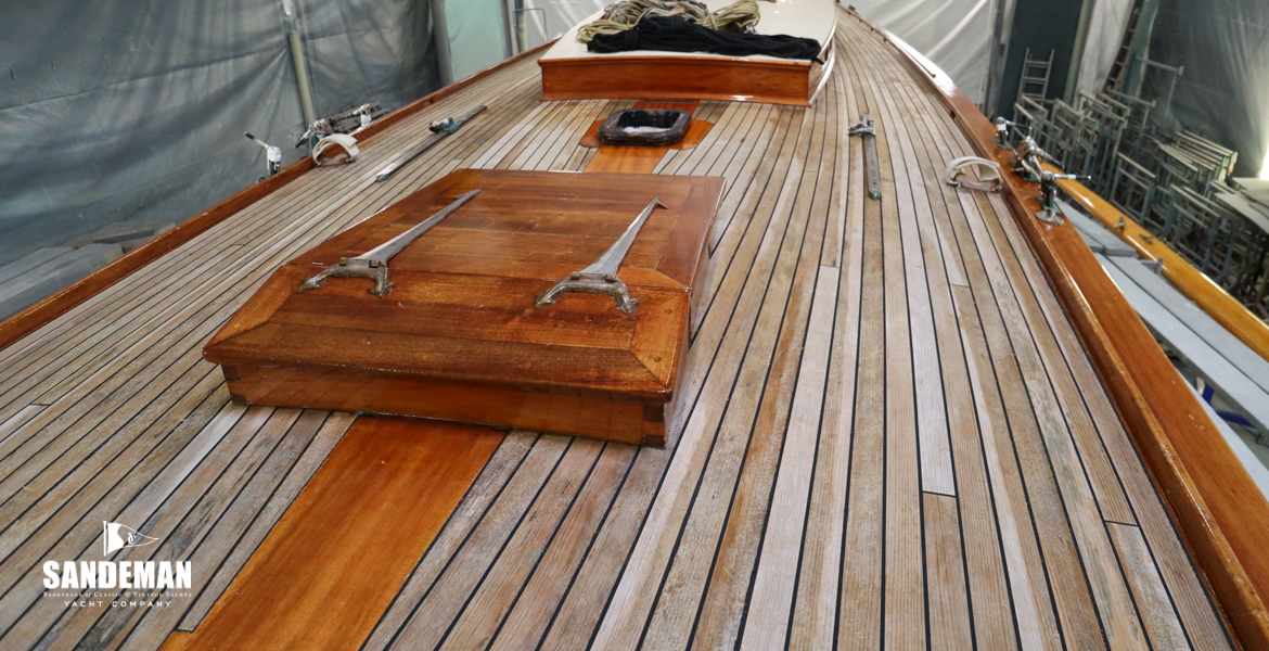 Foredeck view aft