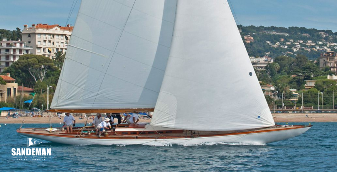 Abeam (as JOUR DE FÊTE) [Photo: James Robinson Taylor]