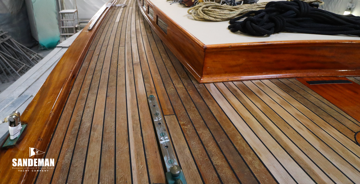 Foredeck view aft