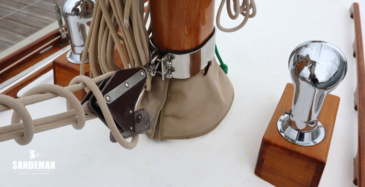 Details at mast