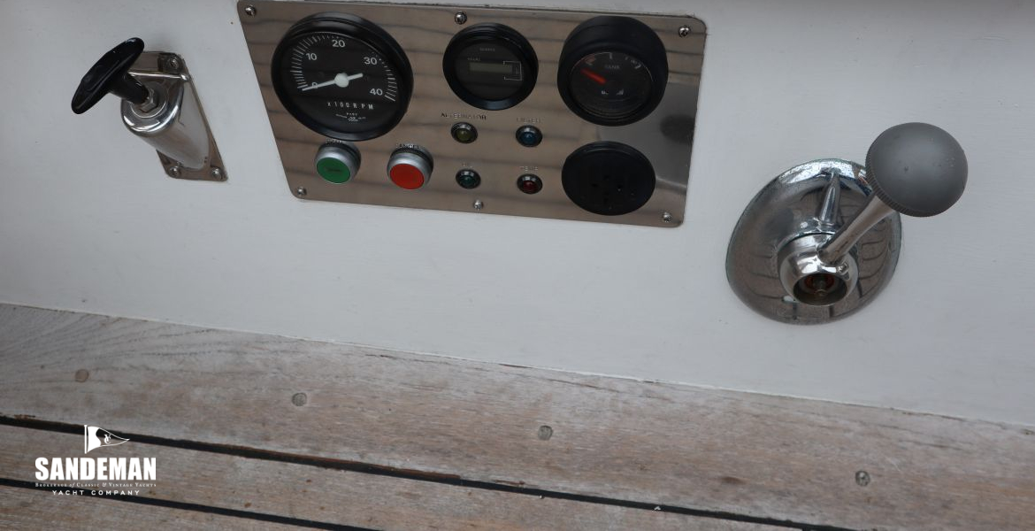 Engine controls; customised Yanmar panel