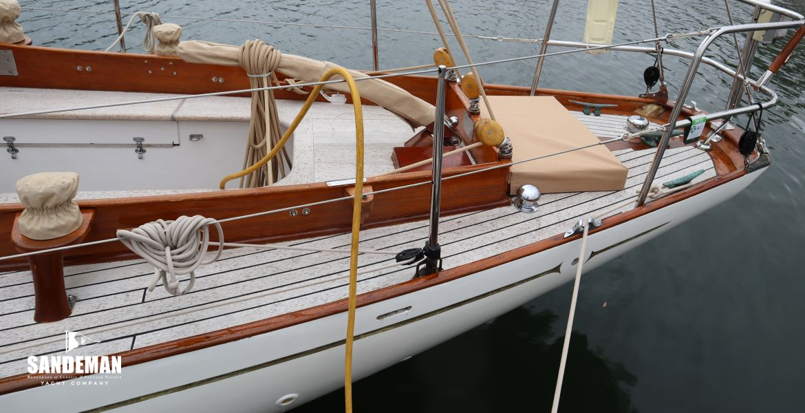 Cockpit and aft deck overview