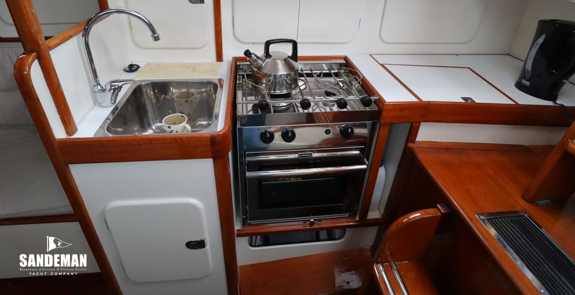Galley to starboard