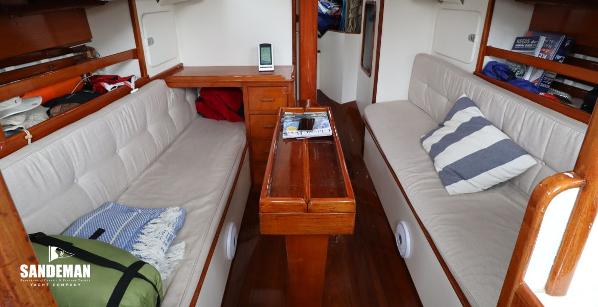 Saloon view forward