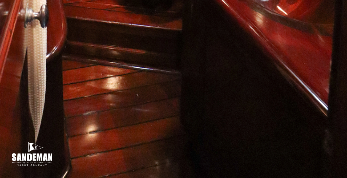 Guests WC/ Shower compartment to starboard