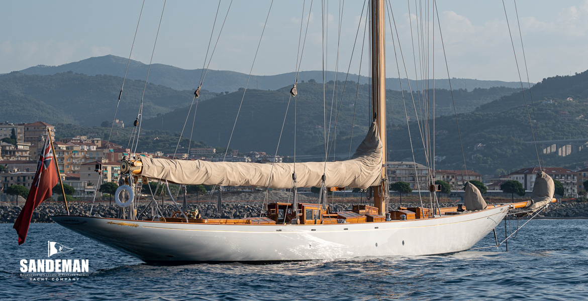Starboard quarter at anchor [Photo: James Robinson Taylor]