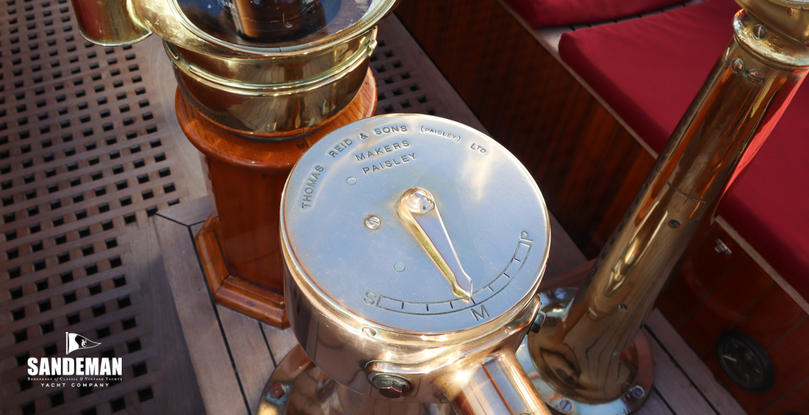 Helm indicator and binnacle