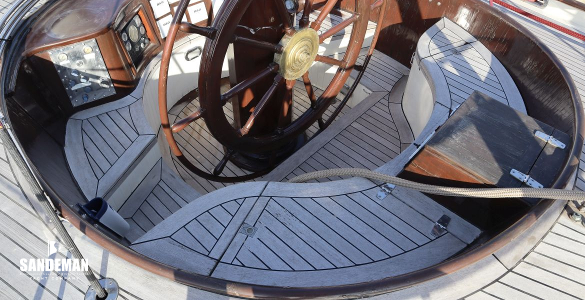 Cockpit view forward to starboard