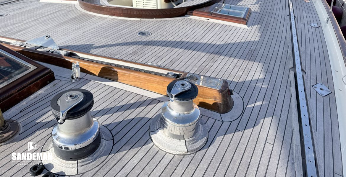 Mid deck view forward