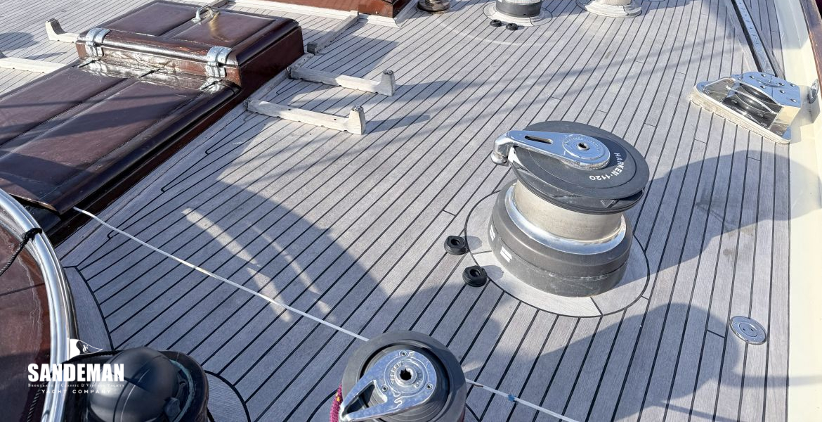 Deck overview forward to port