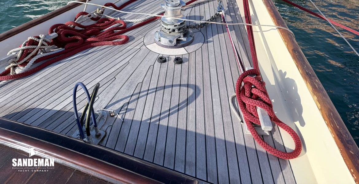 Foredeck details