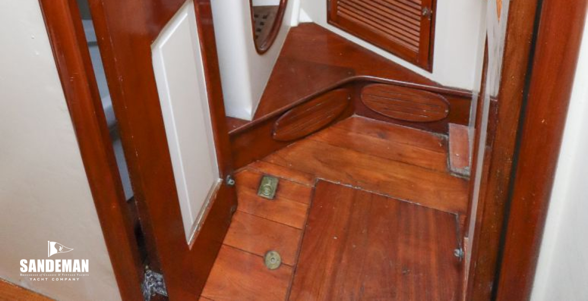 Crew wc/ shower compartment