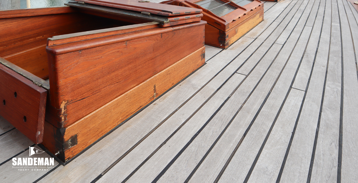 Forward accommodation companionway and skylight