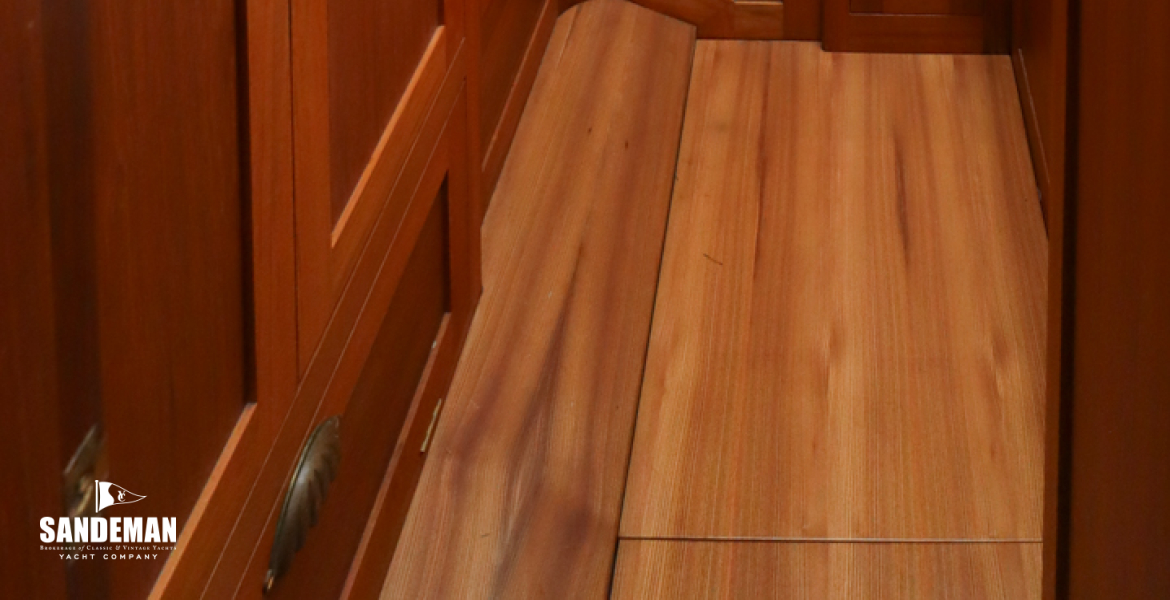 Passage to owner cabin