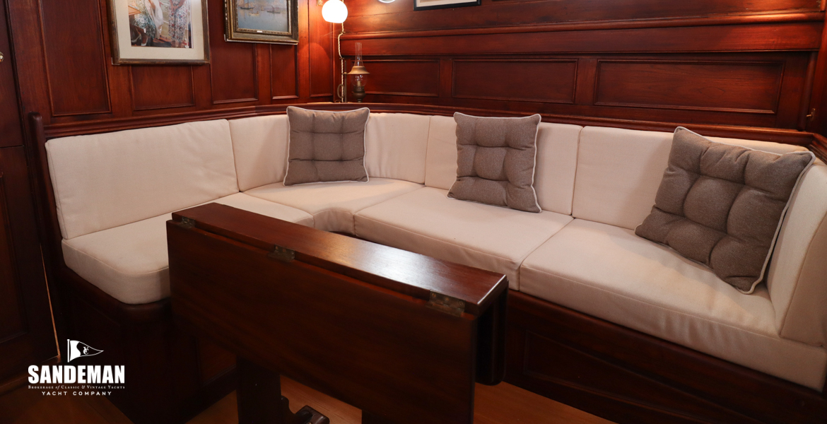 Saloon view to starboard