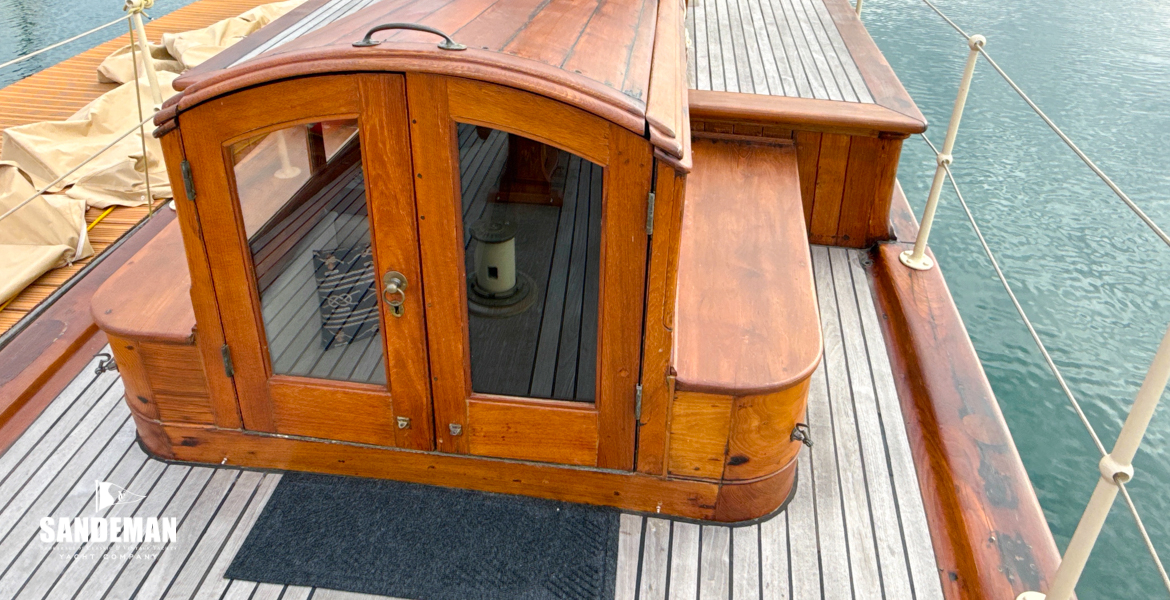 Saloon companionway