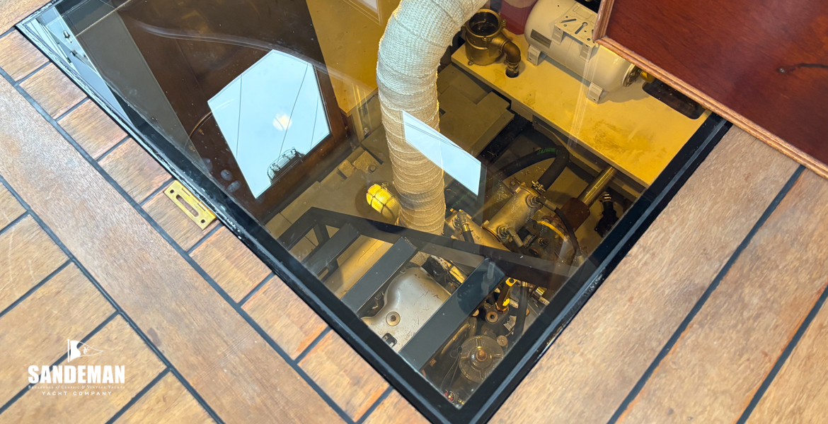 Engine room access hatch in wheelhouse
