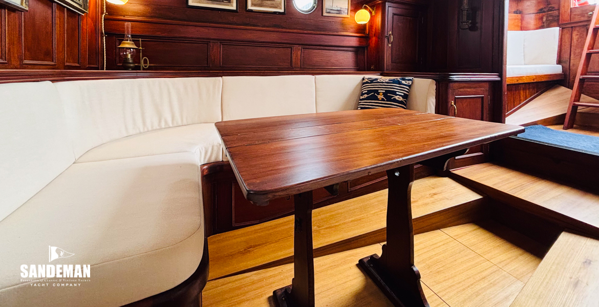 Saloon view aft to starboard