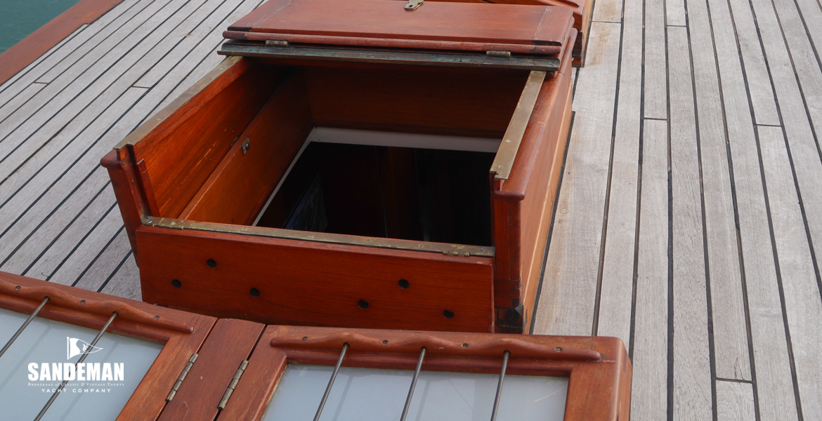 Companionway hatch to forward accommodation