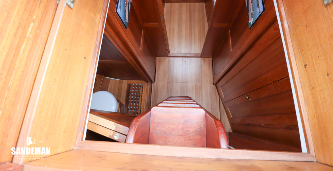 Companionway to forward accommodation lobby