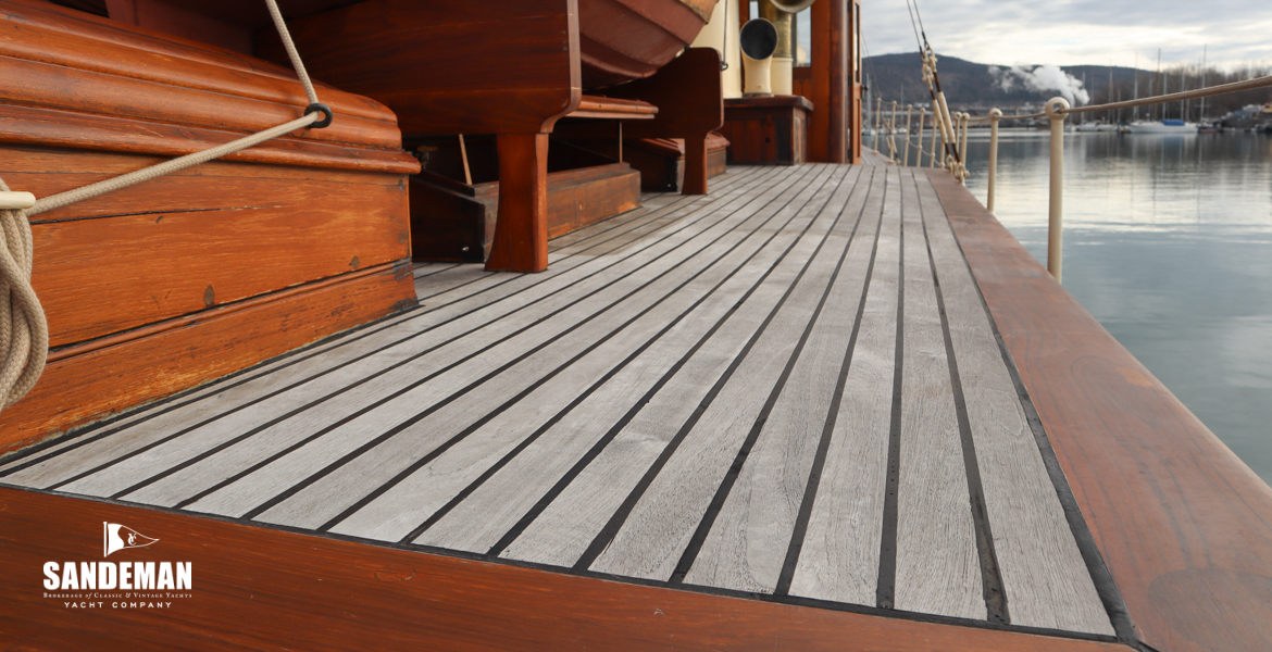 Saloon roof view forward