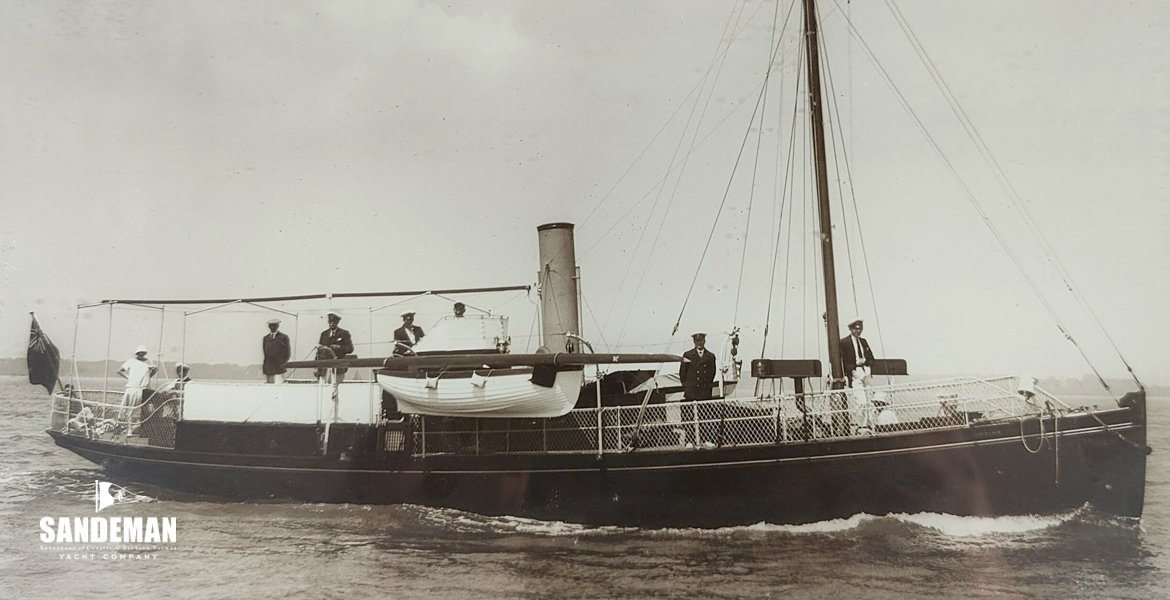 1925 Off Cowes [Beken]