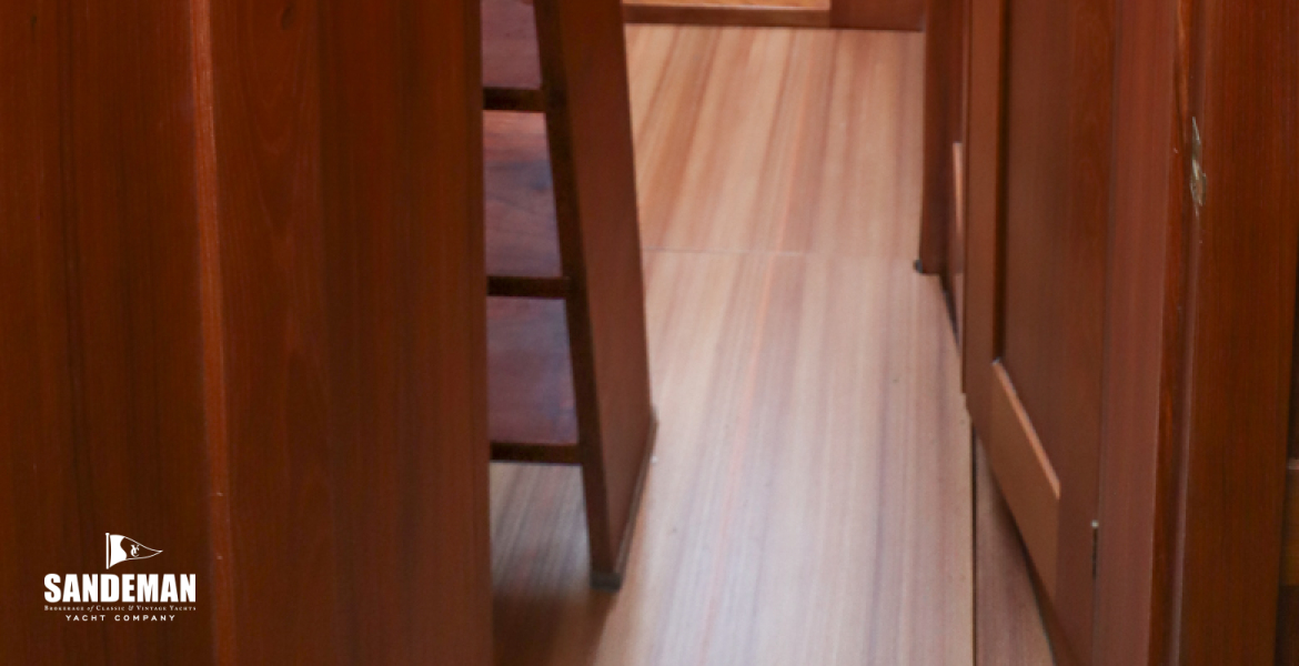 View forward to lobby and guest cabin