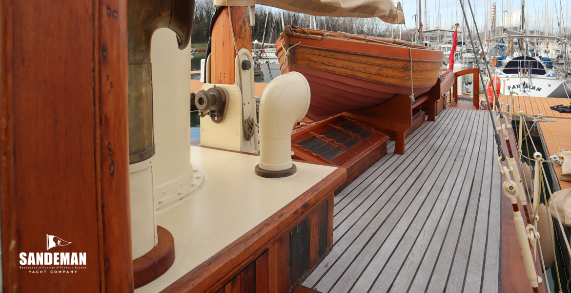 Port saloon roof view aft