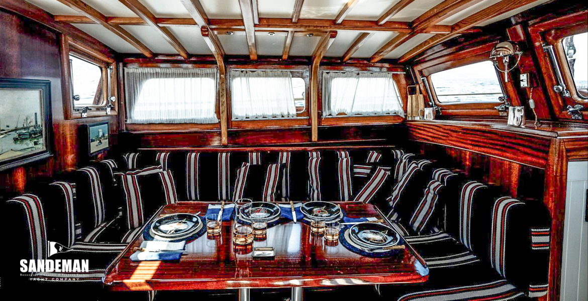 Salon view to port