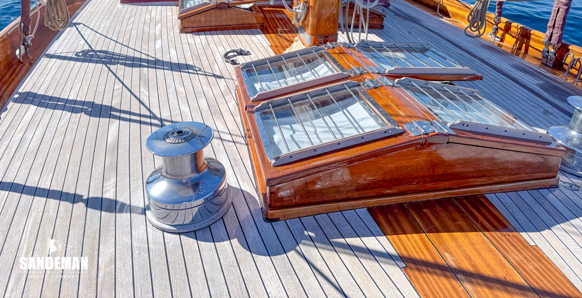 Mid deck view aft