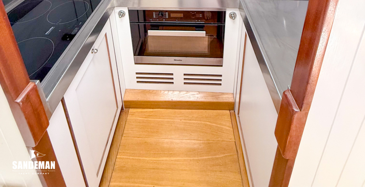 Galley to starboard
