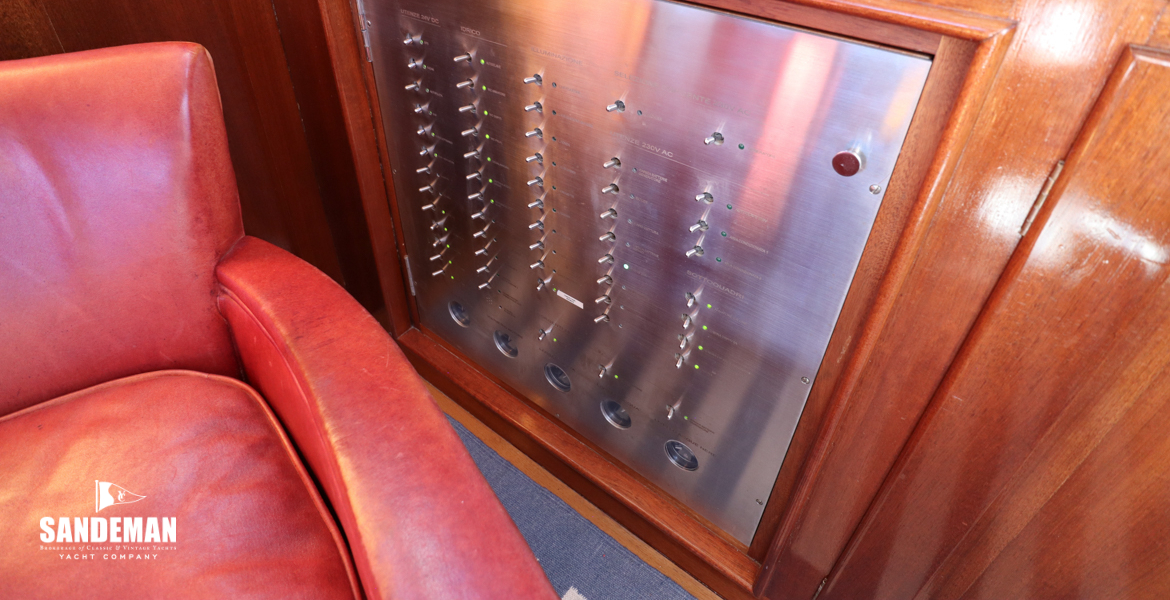 Saloon starboard forward