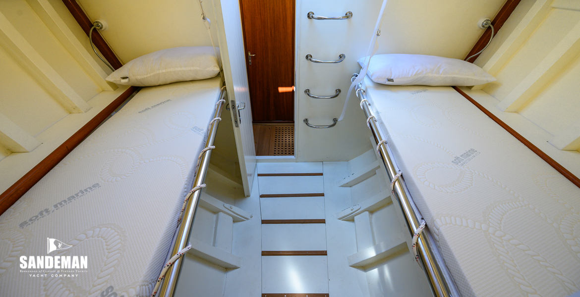 Crew cabin forward