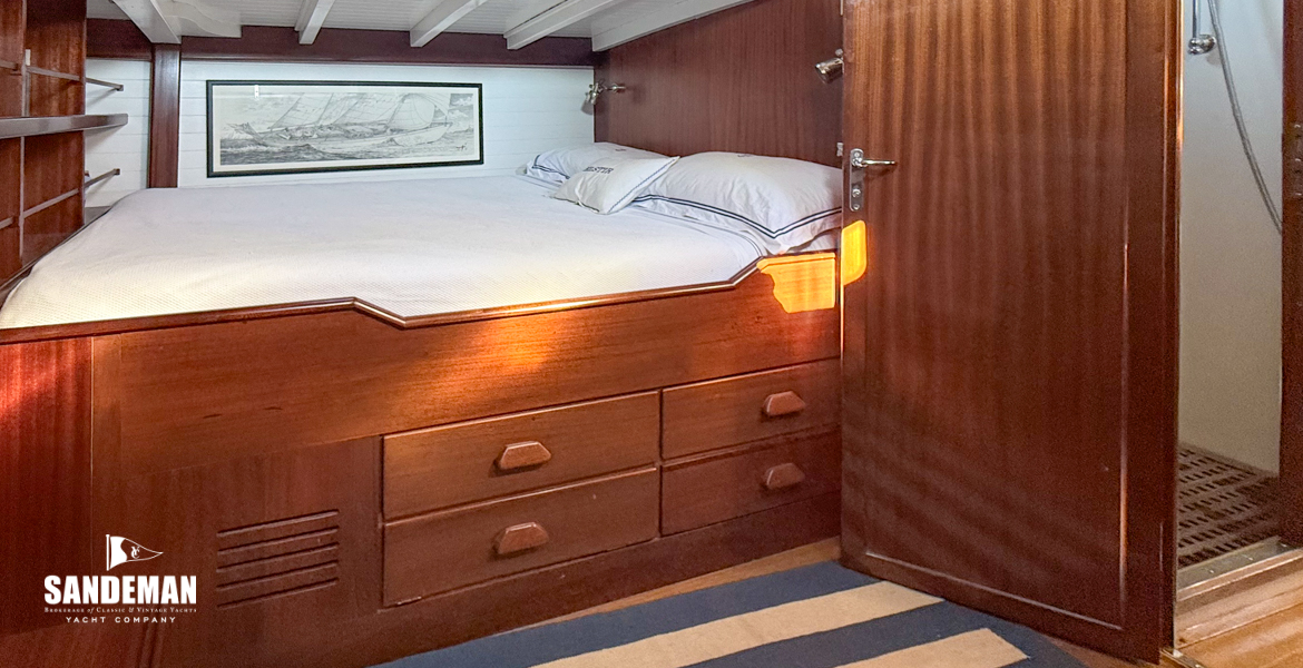 Owner en-suite double cabin view to port and exit