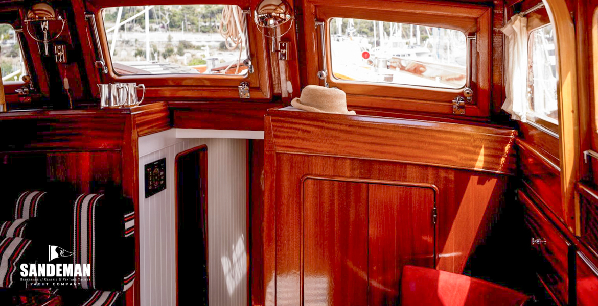 Saloon forward view to fwd accommodation companionway