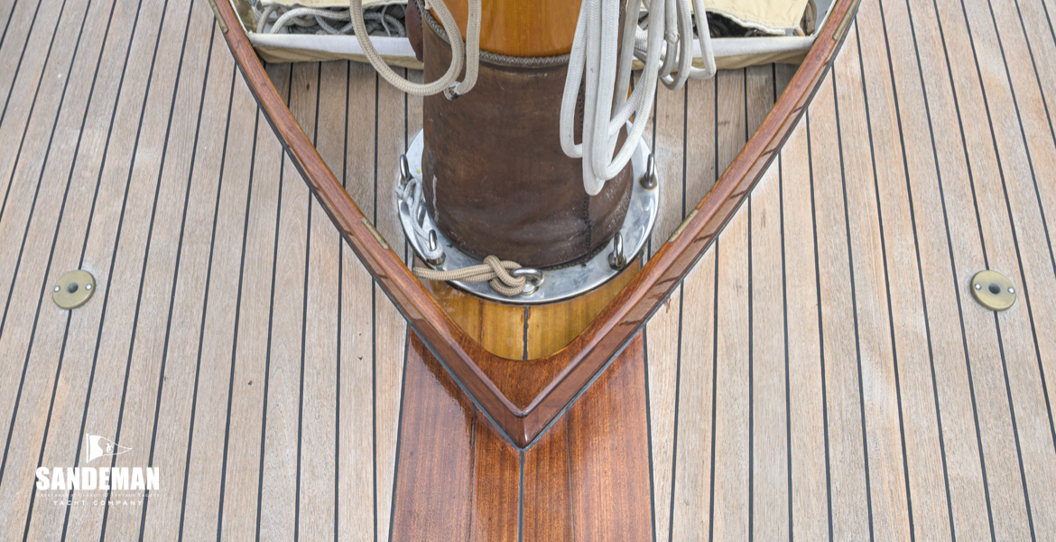 View aft at mast [Photo: James Robinson Taylor]