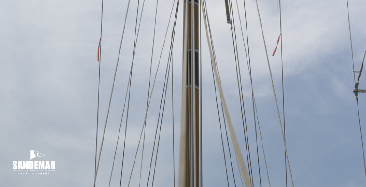 Mast from aft [Photo: James Robinson Taylor]