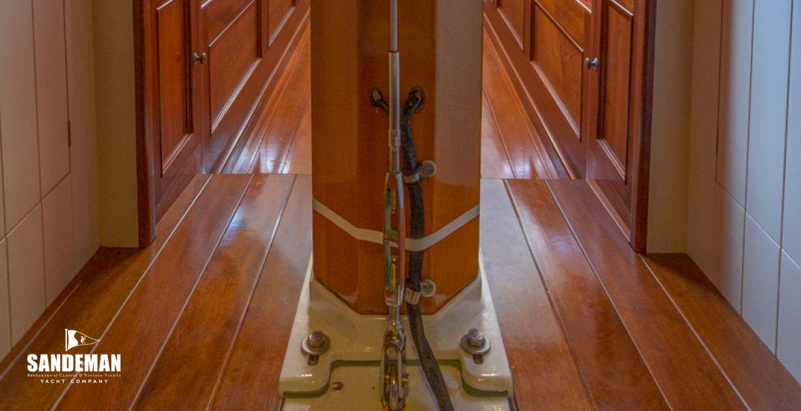 View aft at mast [Photo: James Robinson Taylor]