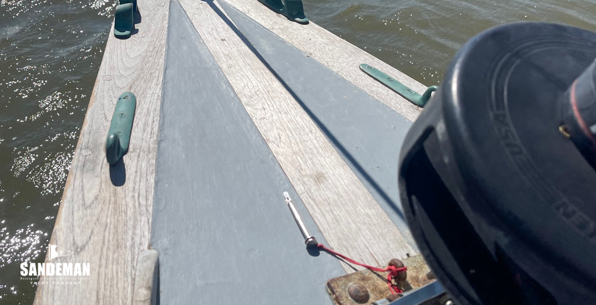 Foredeck forward