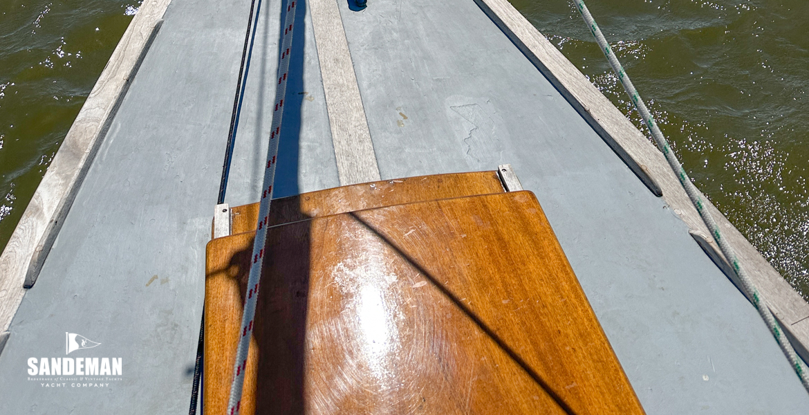 Foredeck view forward