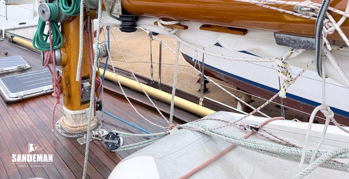 Mast and boom details