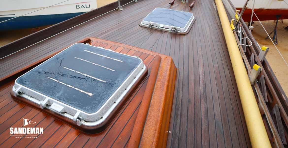 Forward trunk cabin and foredeck