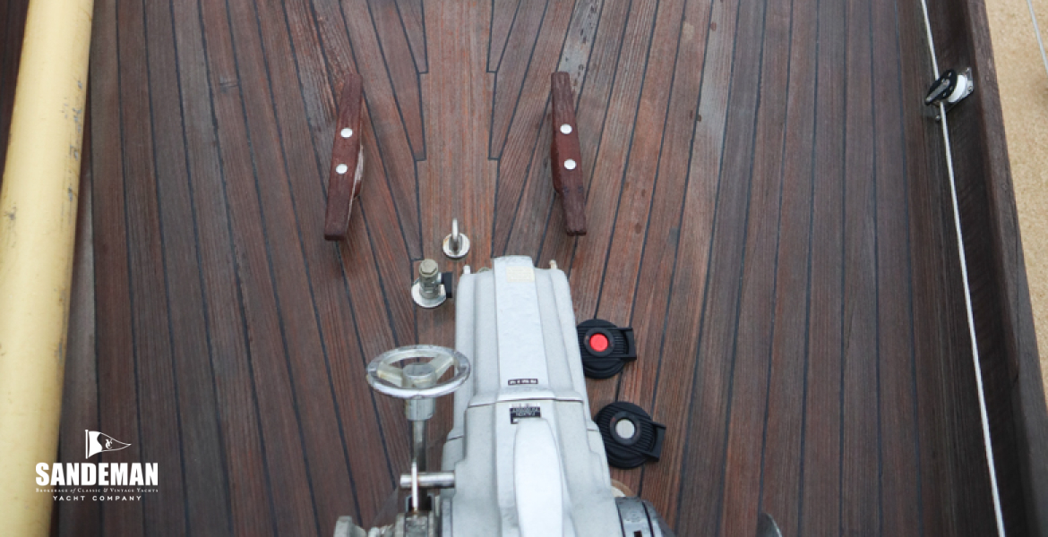 Foredeck view aft