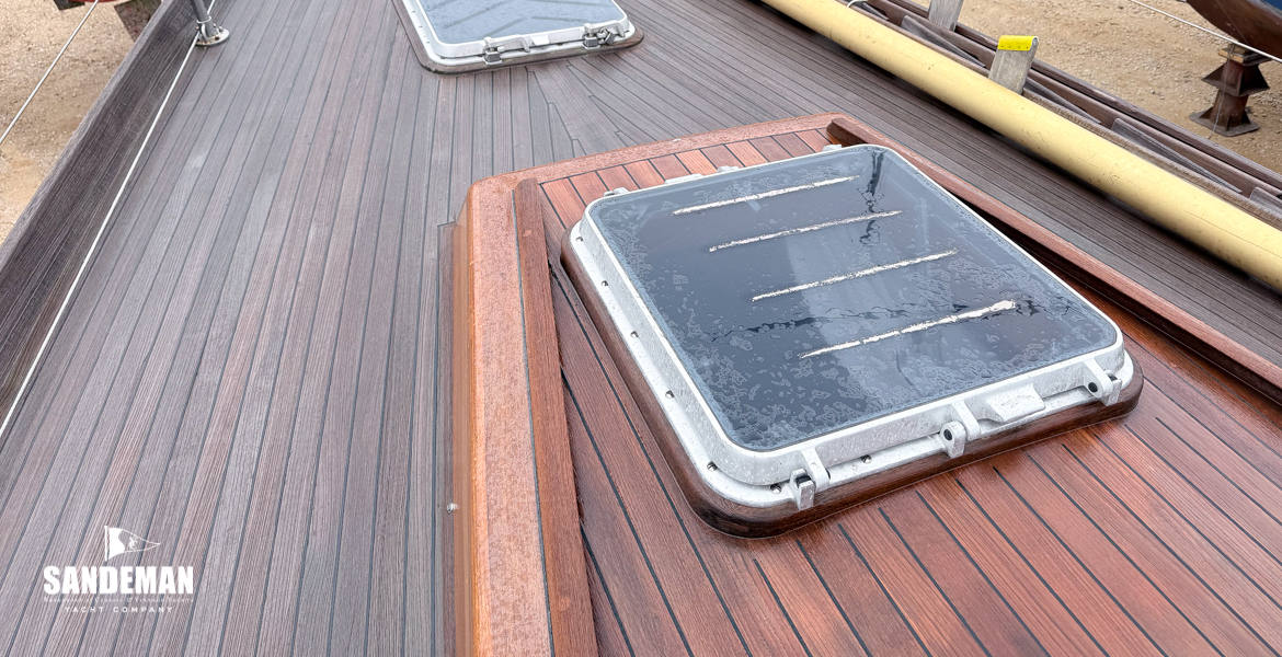 Forward trunk cabin and foredeck
