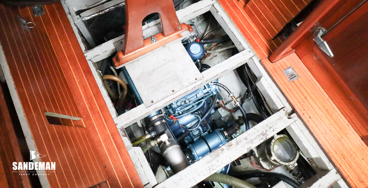 Engine under saloon sole