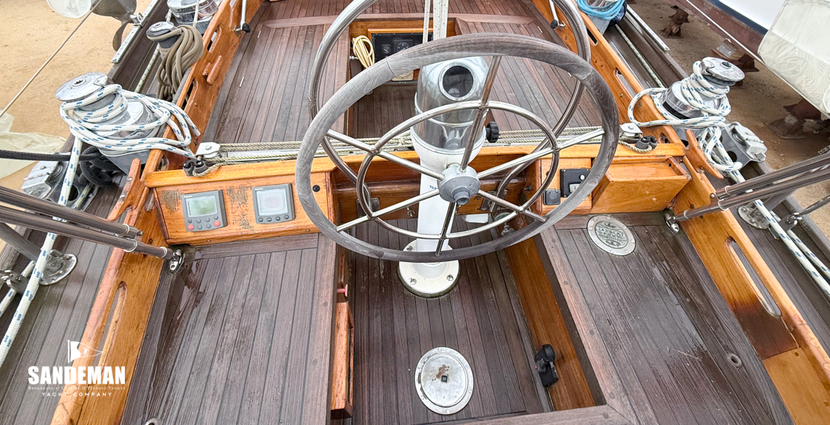 Helm cockpit view forward