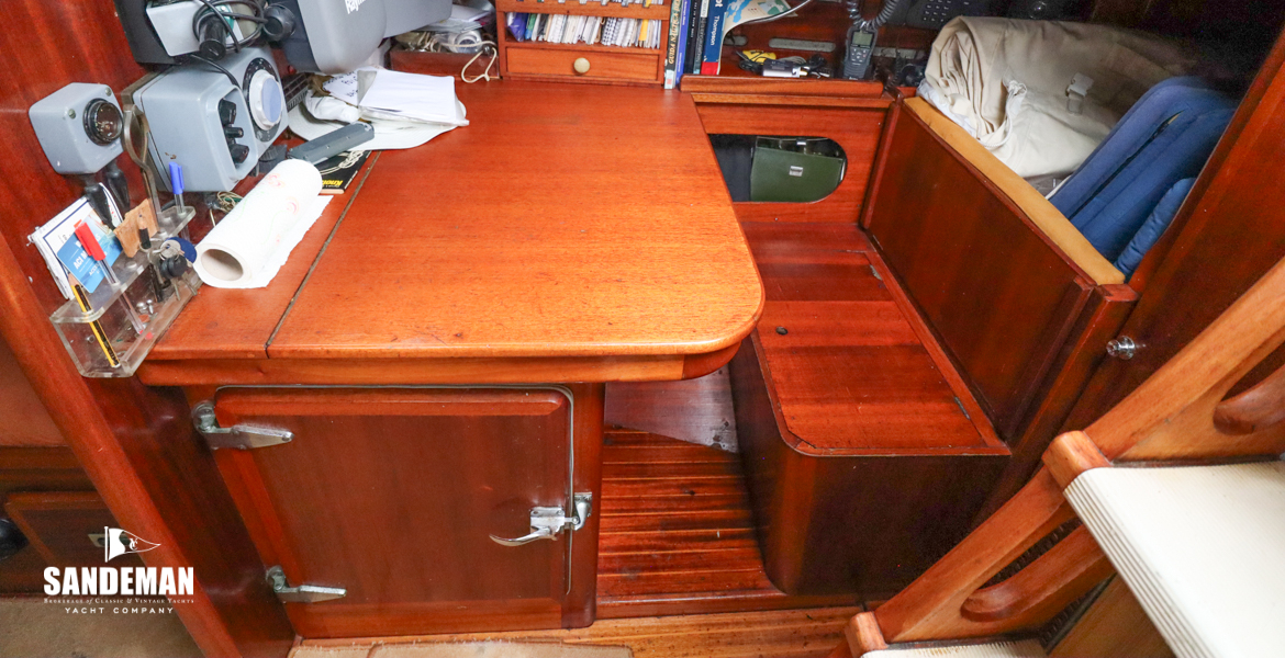 Chart table to starboard