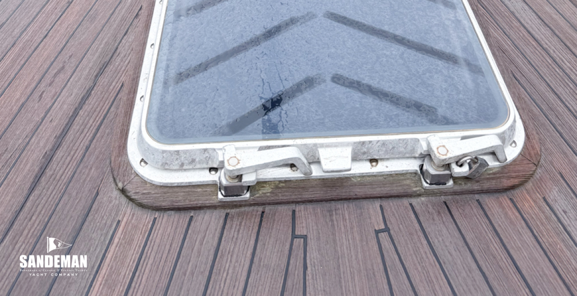 Foredeck view forward