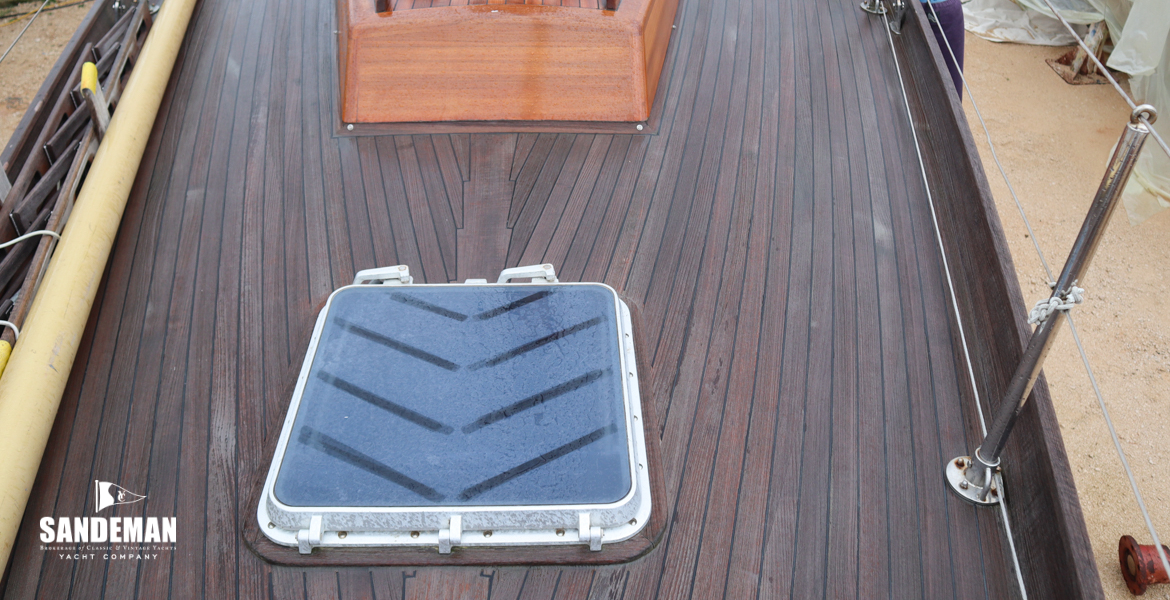 Foredeck view aft